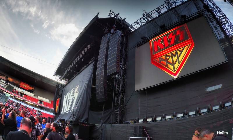 Kiss přilákali do svatostánku fotbalové Slavie pětadvacet tisíc fanoušků. Zahráli i ZZ Top a BSP