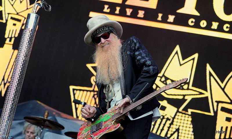 Kiss přilákali do svatostánku fotbalové Slavie pětadvacet tisíc fanoušků. Zahráli i ZZ Top a BSP