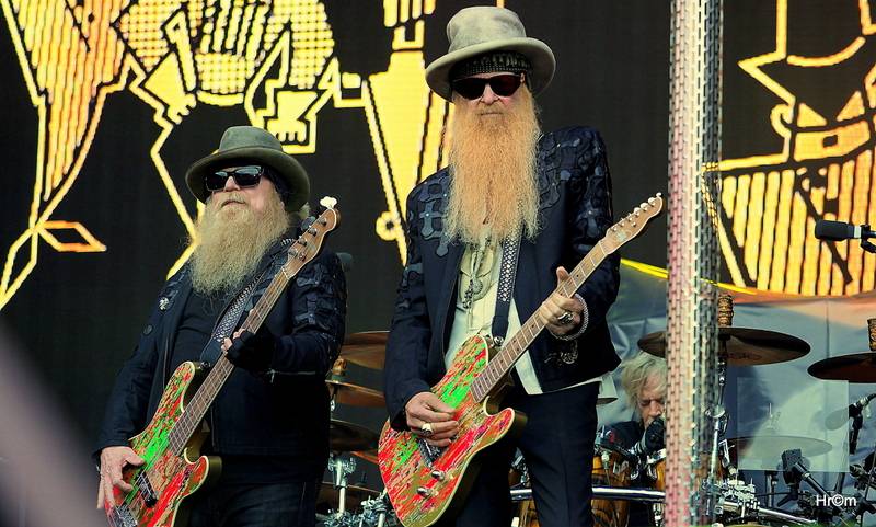 Kiss přilákali do svatostánku fotbalové Slavie pětadvacet tisíc fanoušků. Zahráli i ZZ Top a BSP