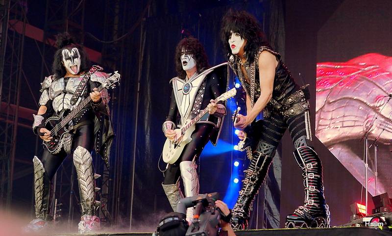 Kiss přilákali do svatostánku fotbalové Slavie pětadvacet tisíc fanoušků. Zahráli i ZZ Top a BSP