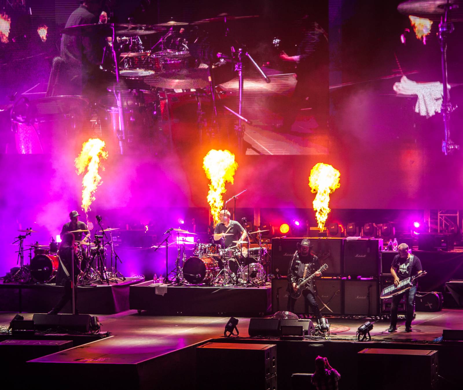 Lucii v Plzni nezastavila ani bouřka. Předskakovali CimbalBand a Plexis