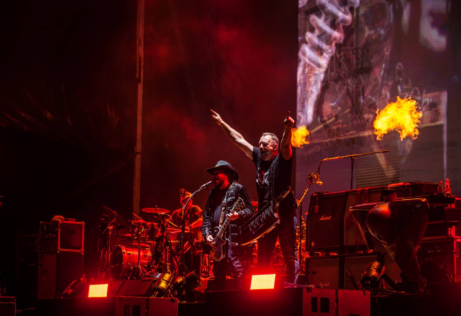 Lucii v Plzni nezastavila ani bouřka. Předskakovali CimbalBand a Plexis