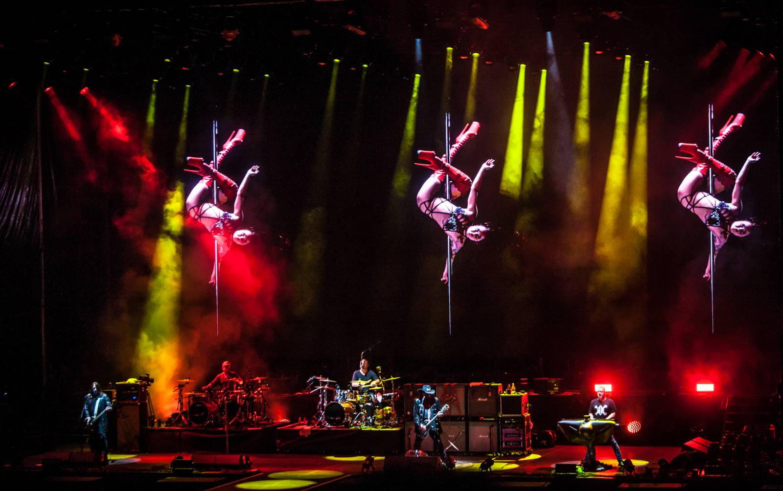 Lucii v Plzni nezastavila ani bouřka. Předskakovali CimbalBand a Plexis