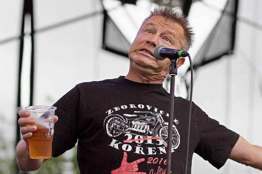 Tři sestry se v Petrovicích loučili s fotbalovou sezónou