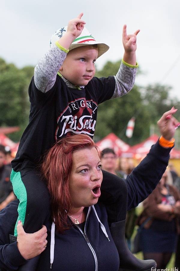 Tři sestry se v Petrovicích loučili s fotbalovou sezónou