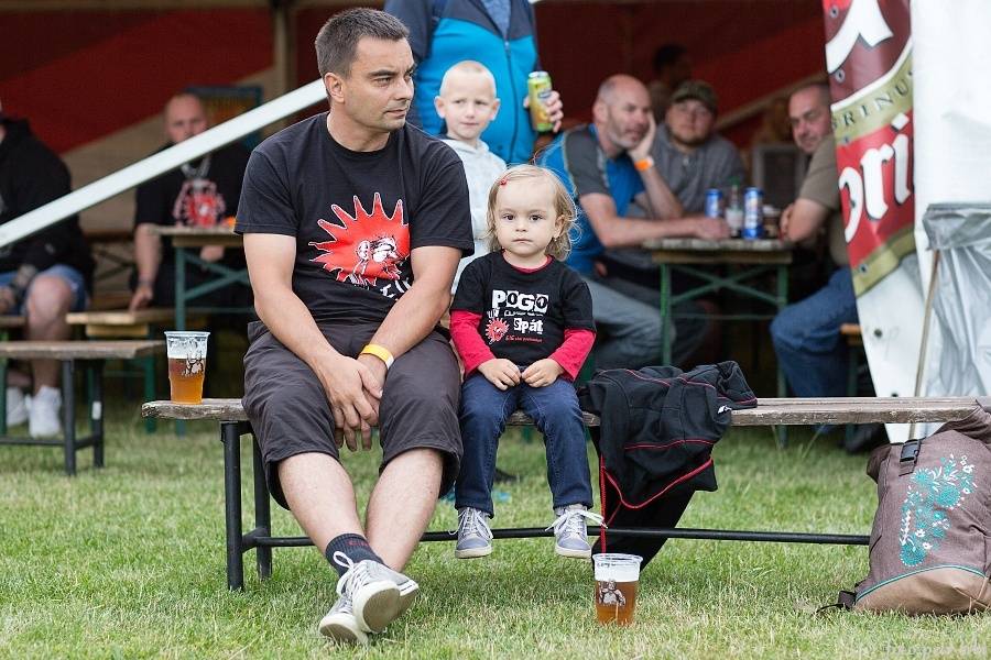 Tři sestry se v Petrovicích loučili s fotbalovou sezónou