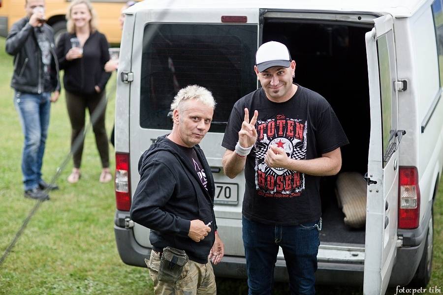 Tři sestry se v Petrovicích loučili s fotbalovou sezónou