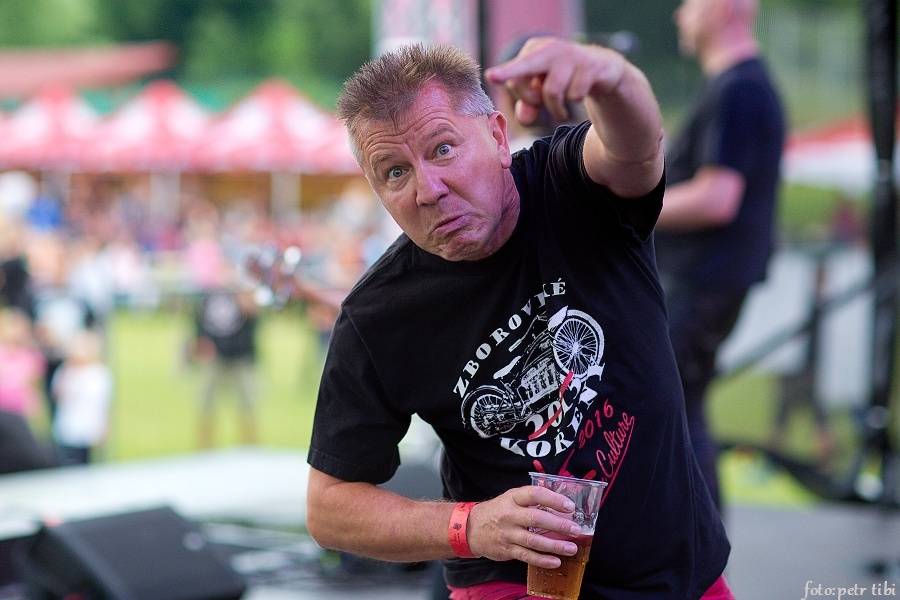 Tři sestry se v Petrovicích loučili s fotbalovou sezónou