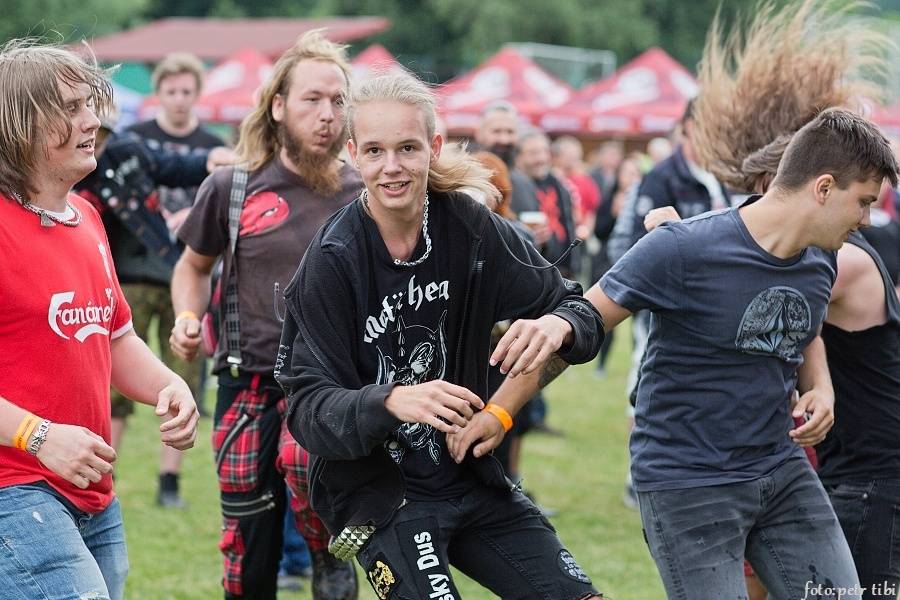 Tři sestry se v Petrovicích loučili s fotbalovou sezónou