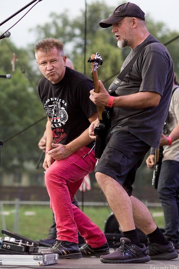 Tři sestry se v Petrovicích loučili s fotbalovou sezónou