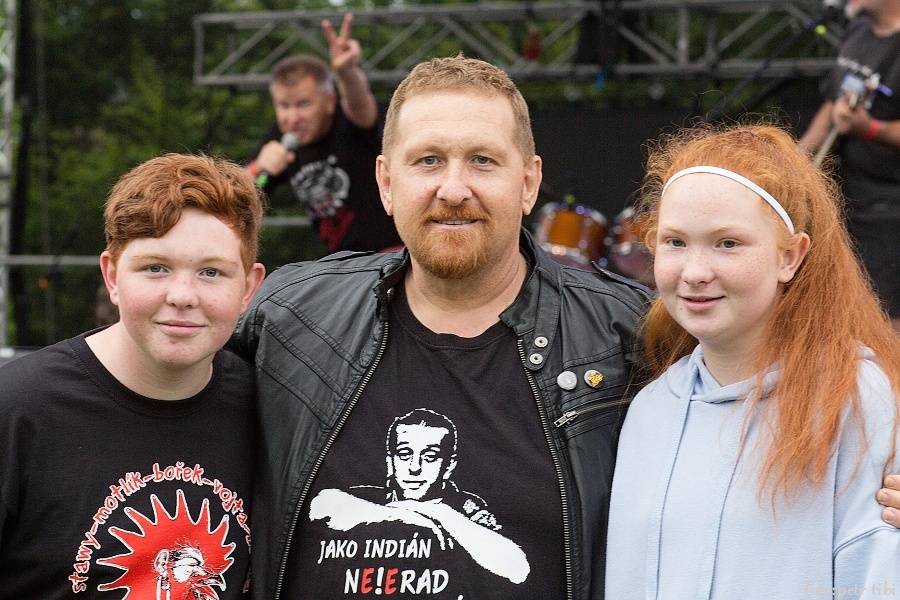 Tři sestry se v Petrovicích loučili s fotbalovou sezónou