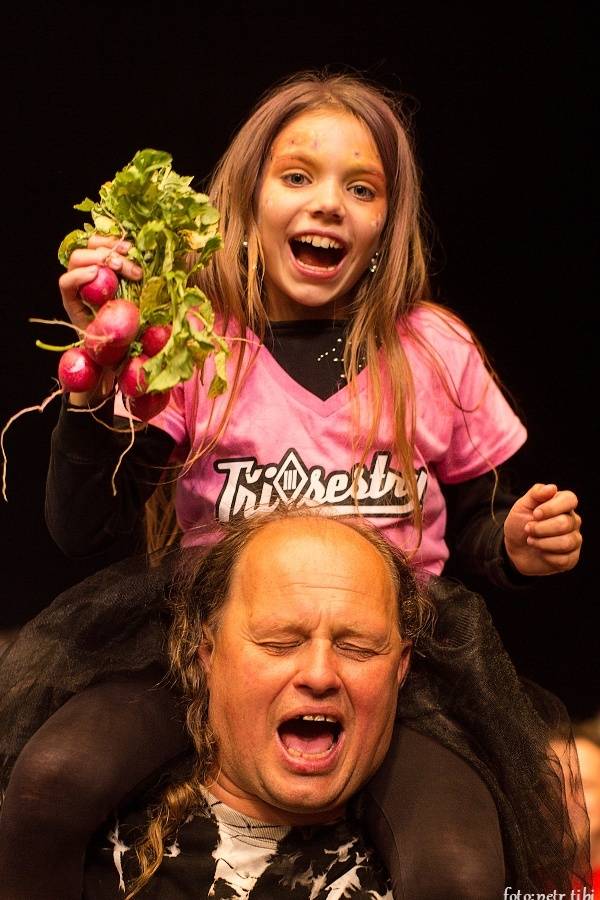 Tři sestry se v Petrovicích loučili s fotbalovou sezónou