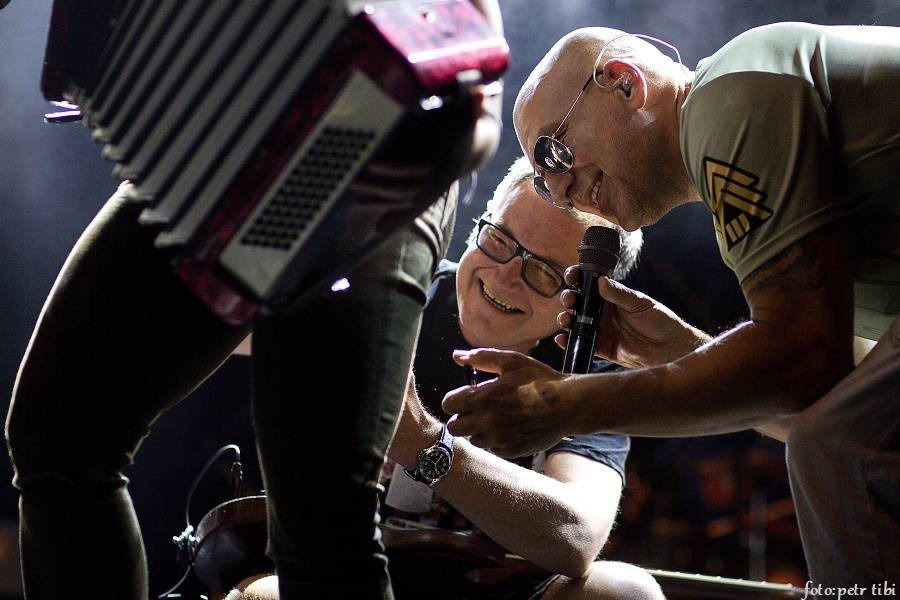 Tři sestry se v Petrovicích loučili s fotbalovou sezónou