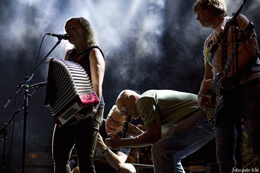 Tři sestry se v Petrovicích loučili s fotbalovou sezónou