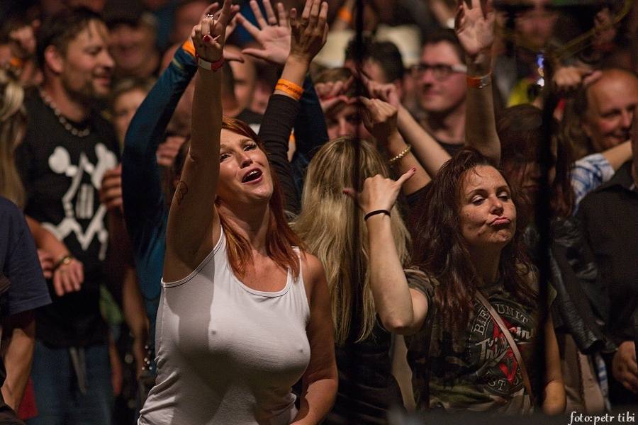 Tři sestry se v Petrovicích loučili s fotbalovou sezónou