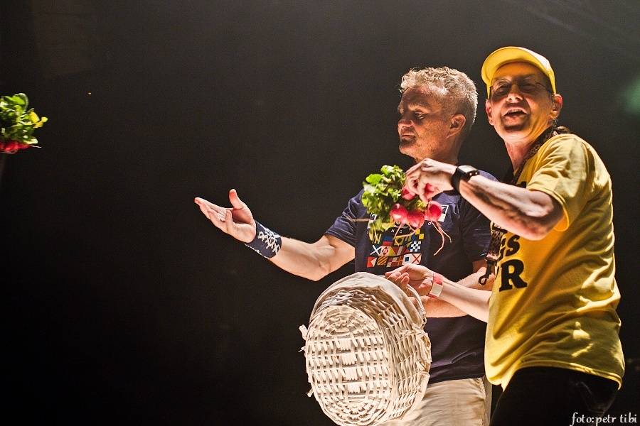 Tři sestry se v Petrovicích loučili s fotbalovou sezónou