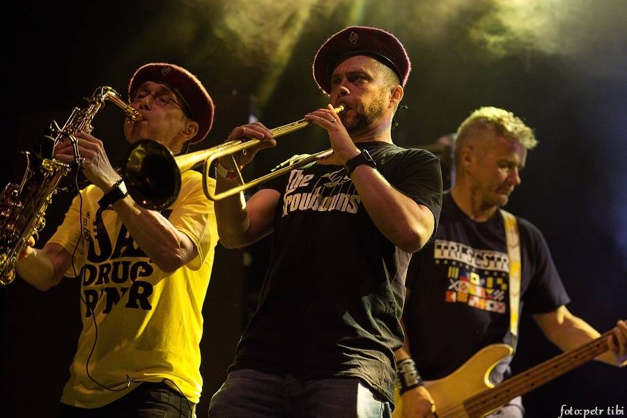 Tři sestry se v Petrovicích loučili s fotbalovou sezónou