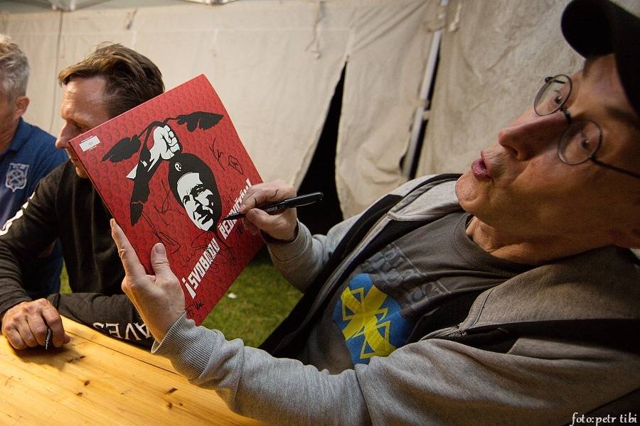 Tři sestry se v Petrovicích loučili s fotbalovou sezónou