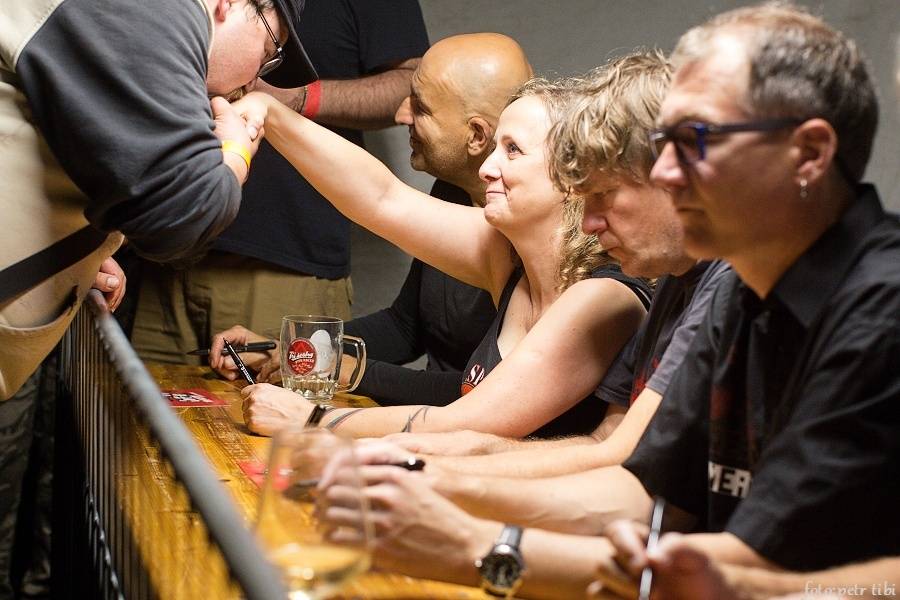 Tři sestry se v Petrovicích loučili s fotbalovou sezónou