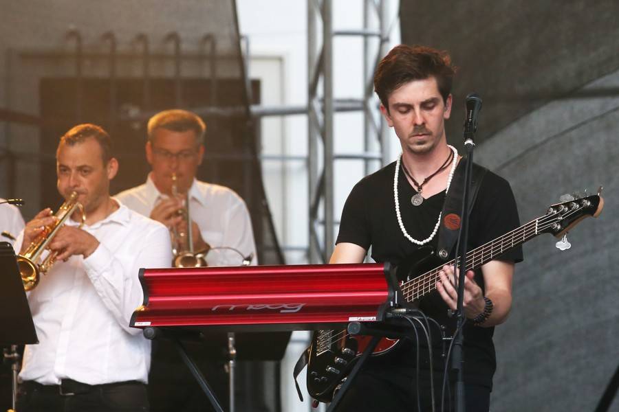 Čechomor na Špilberku podpořili Kumpánovi muzikanti