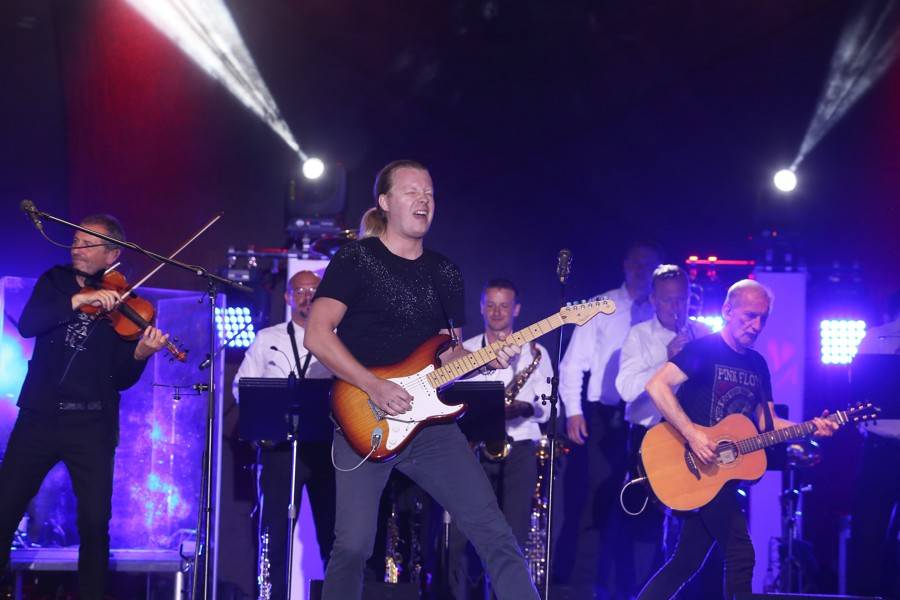 Čechomor na Špilberku podpořili Kumpánovi muzikanti