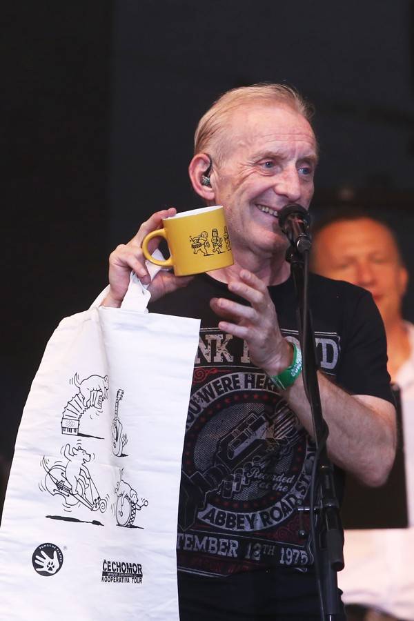 Čechomor na Špilberku podpořili Kumpánovi muzikanti