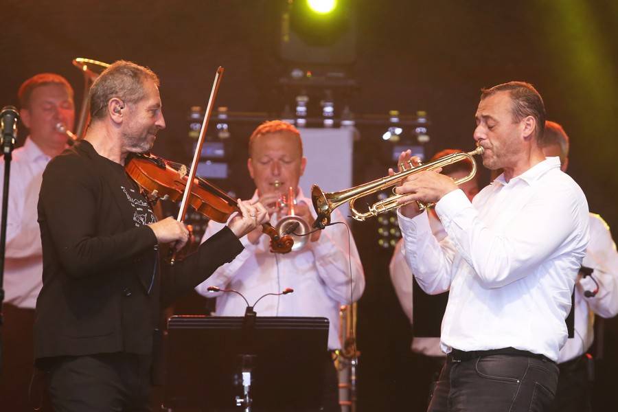 Čechomor na Špilberku podpořili Kumpánovi muzikanti