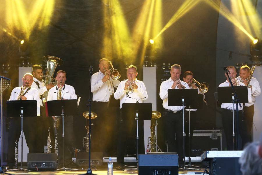 Čechomor na Špilberku podpořili Kumpánovi muzikanti