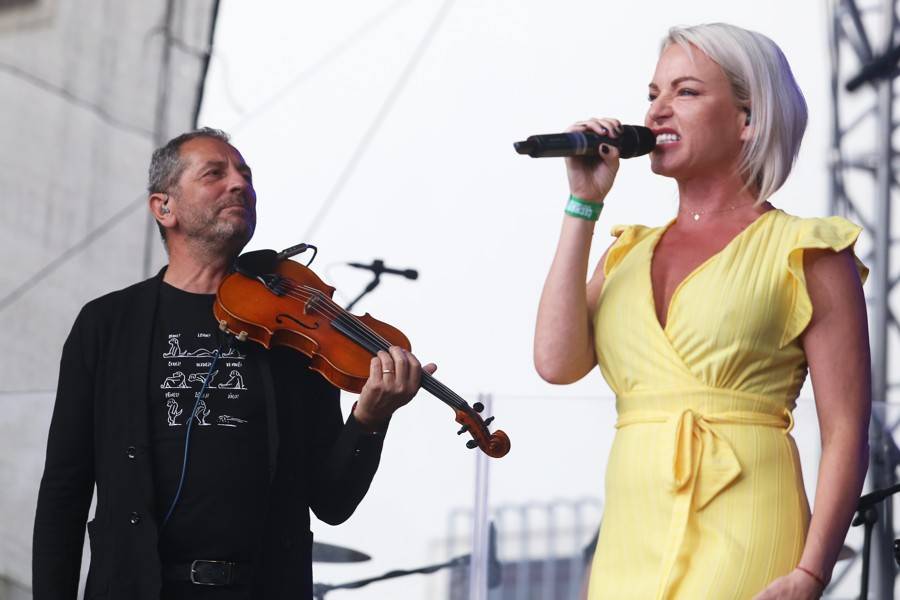 Čechomor na Špilberku podpořili Kumpánovi muzikanti