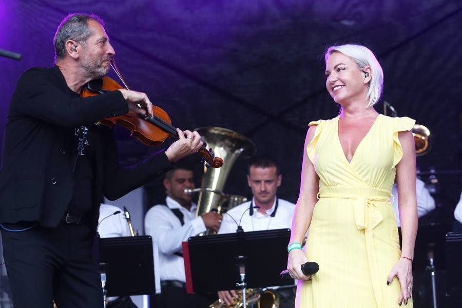 Čechomor na Špilberku podpořili Kumpánovi muzikanti