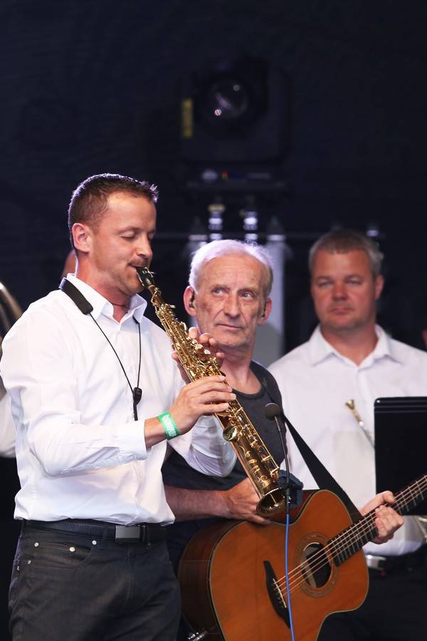 Čechomor na Špilberku podpořili Kumpánovi muzikanti