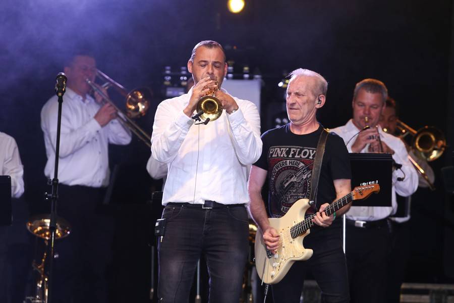 Čechomor na Špilberku podpořili Kumpánovi muzikanti