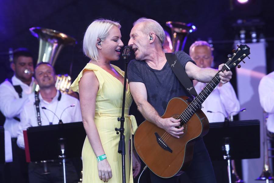 Čechomor na Špilberku podpořili Kumpánovi muzikanti