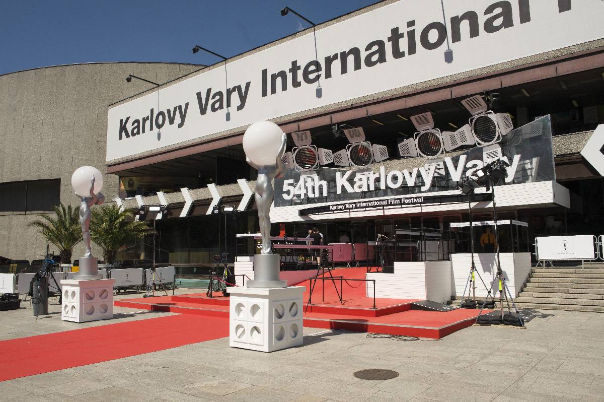 MFF Karlovy Vary byl zahájen ve velkém stylu: Osobnosti, skvělá atmosféra, Addict a nekonečná party