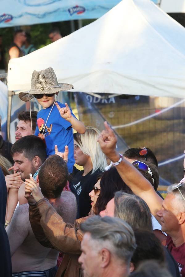 První den slovenského Topfestu opanoval Slash, vystoupili i Desmod nebo Zemětřesení