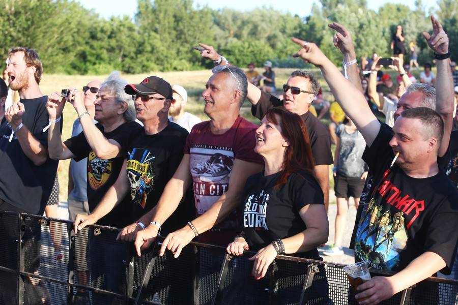 První den slovenského Topfestu opanoval Slash, vystoupili i Desmod nebo Zemětřesení