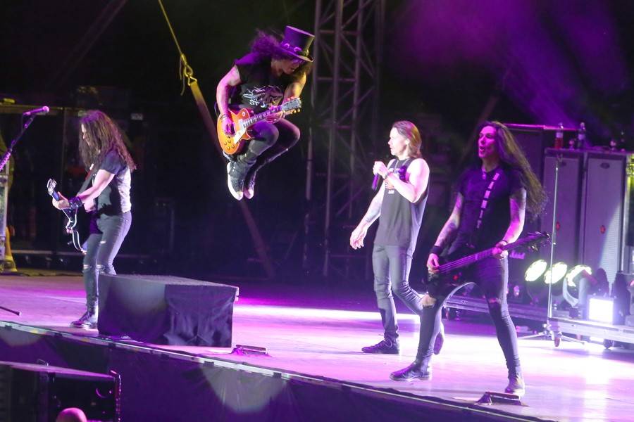První den slovenského Topfestu opanoval Slash, vystoupili i Desmod nebo Zemětřesení