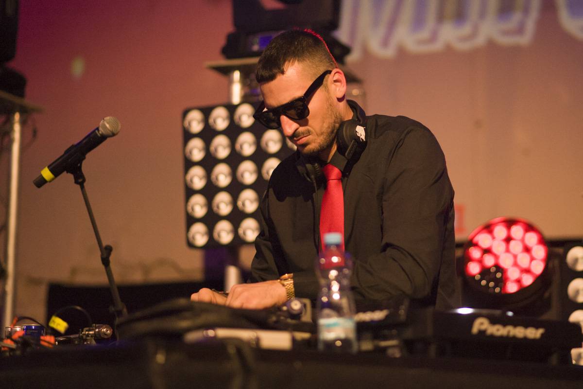 Druhý den MFF Karlovy Vary: Soutěžní filmy, večírky, živé město a otevření klubu Kaiser 54