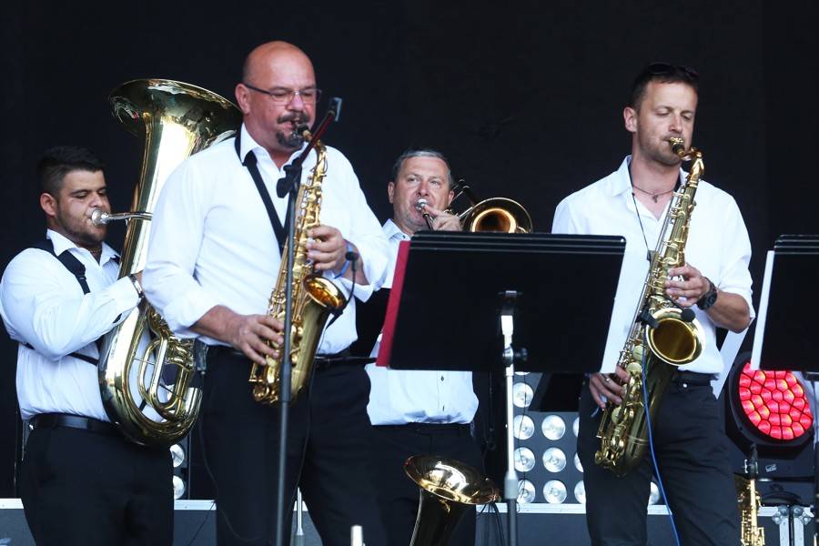 Druhý den Topfestu: Čechomor s dechovkou vystřídali Apollo 440, Deez Nuts i Zona A