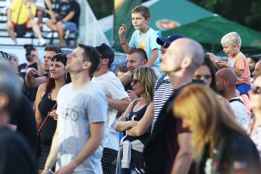 Druhý den Topfestu: Čechomor s dechovkou vystřídali Apollo 440, Deez Nuts i Zona A