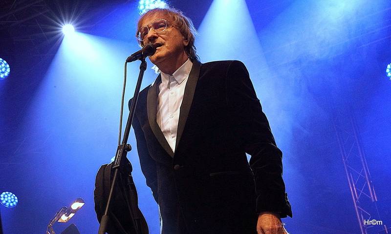 MFF Karlovy Vary: Miro Žbirka se symfonickým orchestrem zaplnili kolonádu, Jiří Bartoška děkoval městu