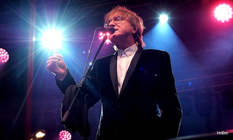 MFF Karlovy Vary: Miro Žbirka se symfonickým orchestrem zaplnili kolonádu, Jiří Bartoška děkoval městu