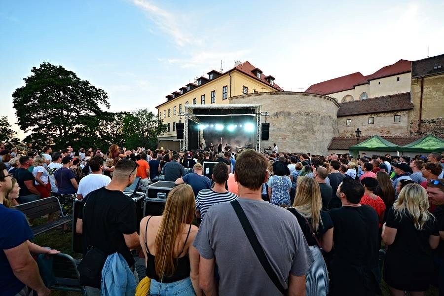Tata Bojs si v Brně na Špilberku užívali letní atmosféry. Vystoupili také Ghost Of You