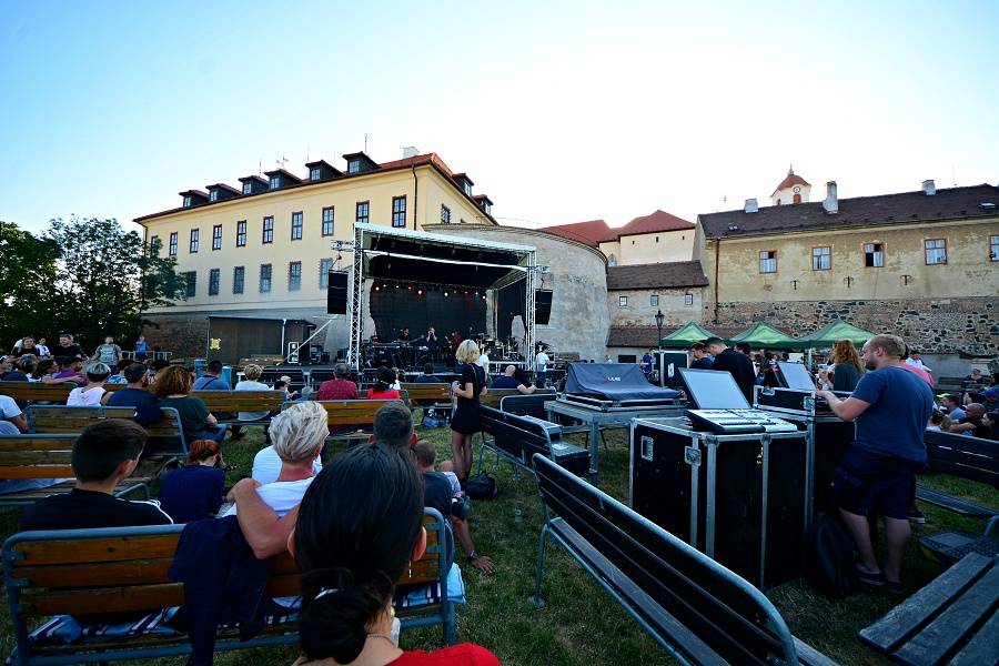 Tata Bojs si v Brně na Špilberku užívali letní atmosféry. Vystoupili také Ghost Of You