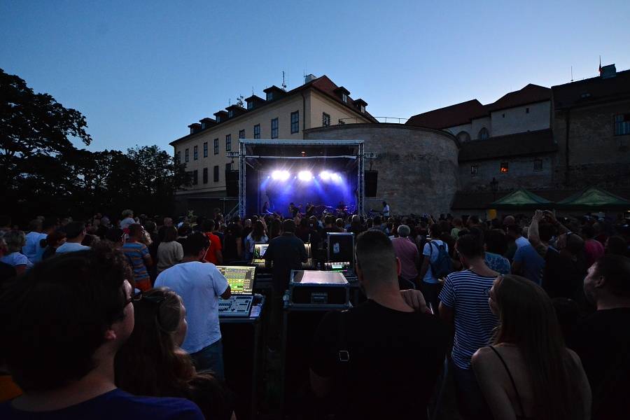 Tata Bojs si v Brně na Špilberku užívali letní atmosféry. Vystoupili také Ghost Of You