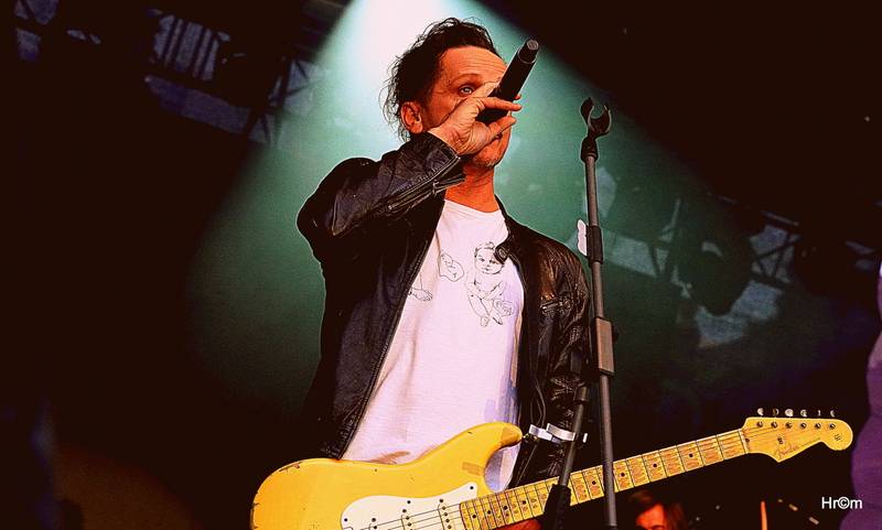 MFF Karlovy Vary se blíží do finále: Svými koncerty bavili Chinaski i Kapitán Demo