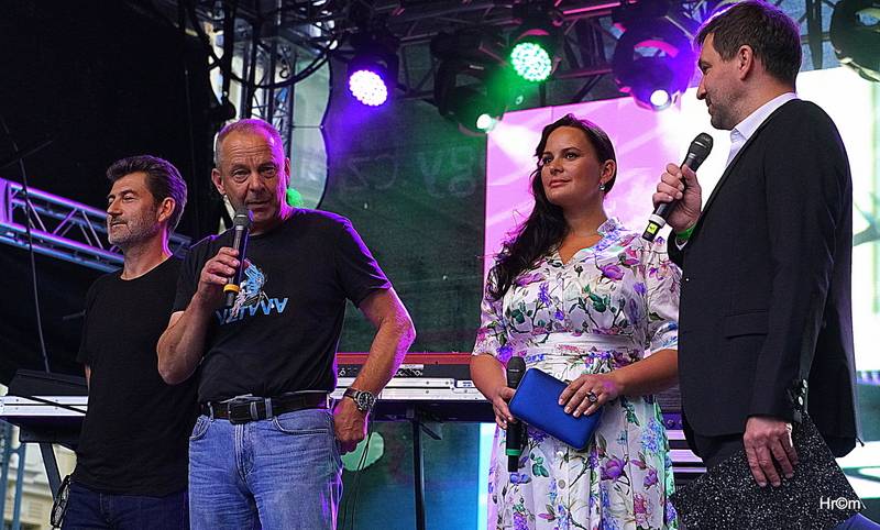 MFF Karlovy Vary se blíží do finále: Svými koncerty bavili Chinaski i Kapitán Demo