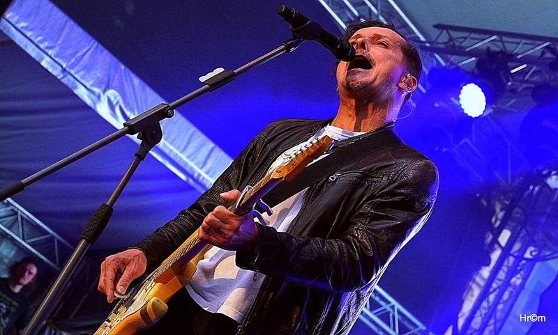 MFF Karlovy Vary se blíží do finále: Svými koncerty bavili Chinaski i Kapitán Demo