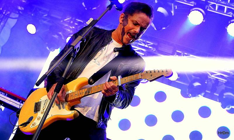 MFF Karlovy Vary se blíží do finále: Svými koncerty bavili Chinaski i Kapitán Demo