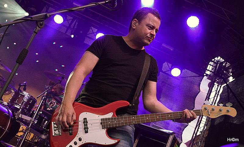 MFF Karlovy Vary se blíží do finále: Svými koncerty bavili Chinaski i Kapitán Demo